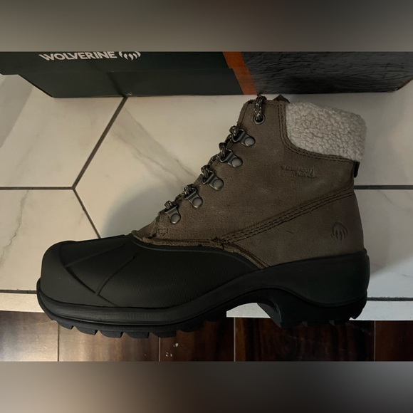 Wolverine Dark Brown and Black Insulated women’s boots. Size 9 - Picture 7 of 8